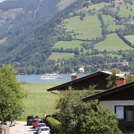 Haus Sonas - With Bedroom & Loft Sleeping Area * Zell am See